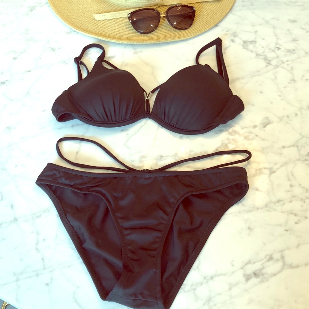 Black Venus bikini